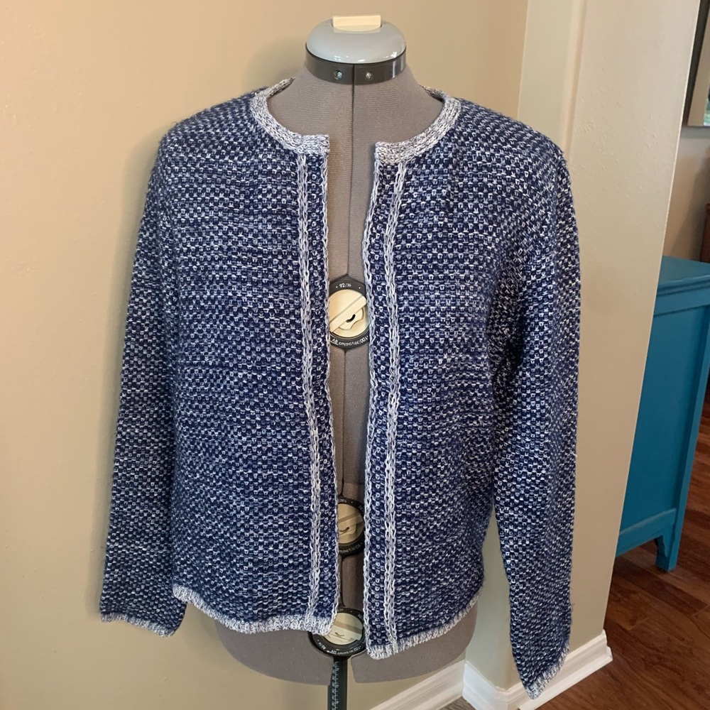 Elle jacket sweater. Classic cut easy to wear. Blue and white open front.